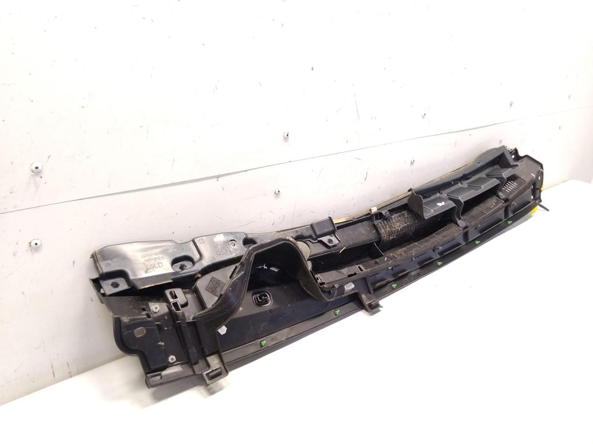 Toyota Yaris 3 Hybrid XP13 Phase 3 original Blende Windlauf Bj.2020