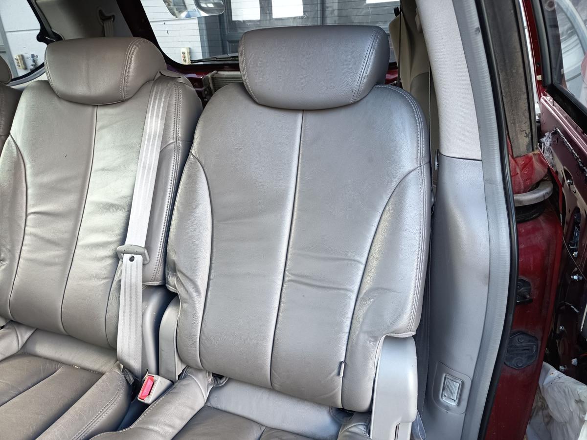 Kia Carnival III original Sitz Einzelsitz links 2 Reihe Leder Baujahr 2006