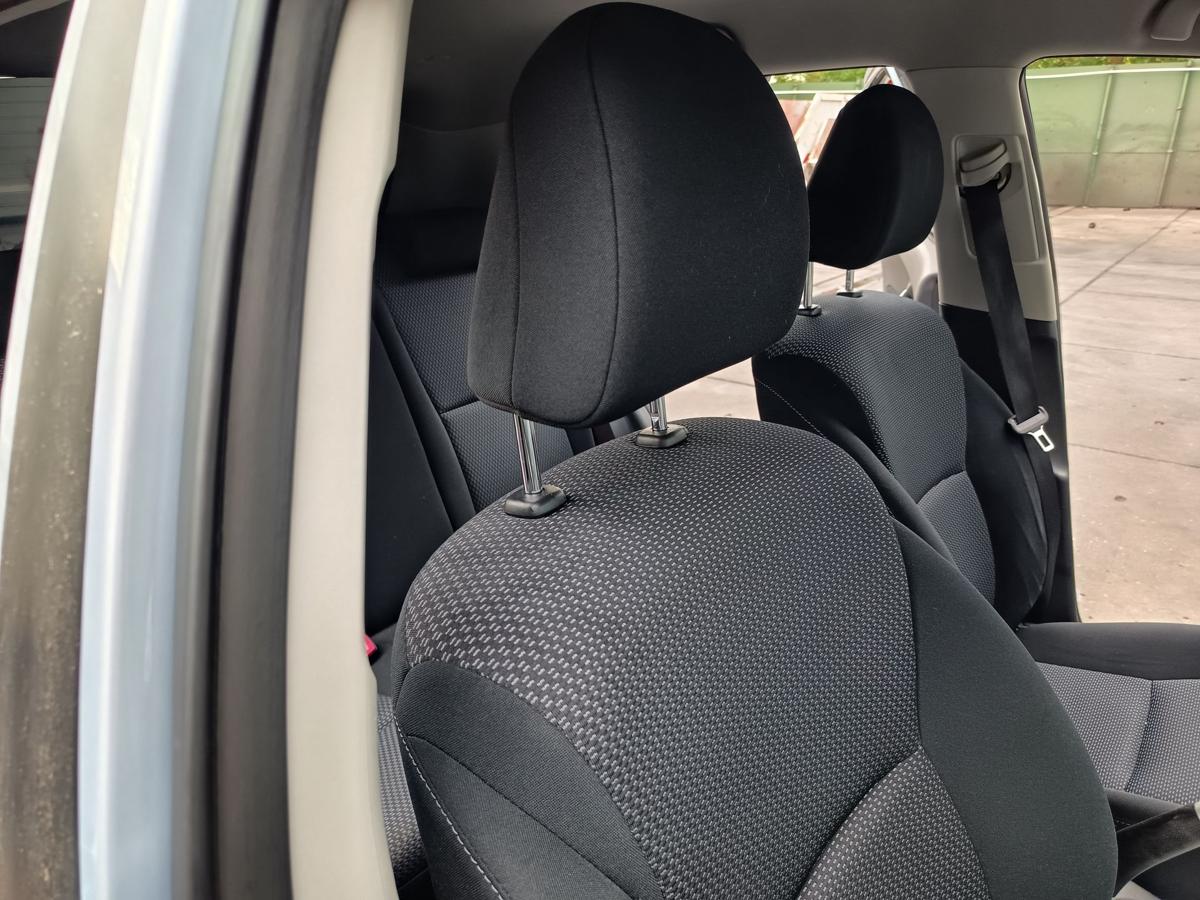 Toyota Auris E15 original Sitz vorn rechts Beifahrer Stoff anthrazit/schwarz