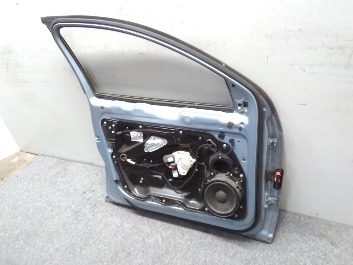 VW Passat 3C T&uuml;r vorn links Fahrert&uuml;r arcticbluesilver LB5M BJ2005