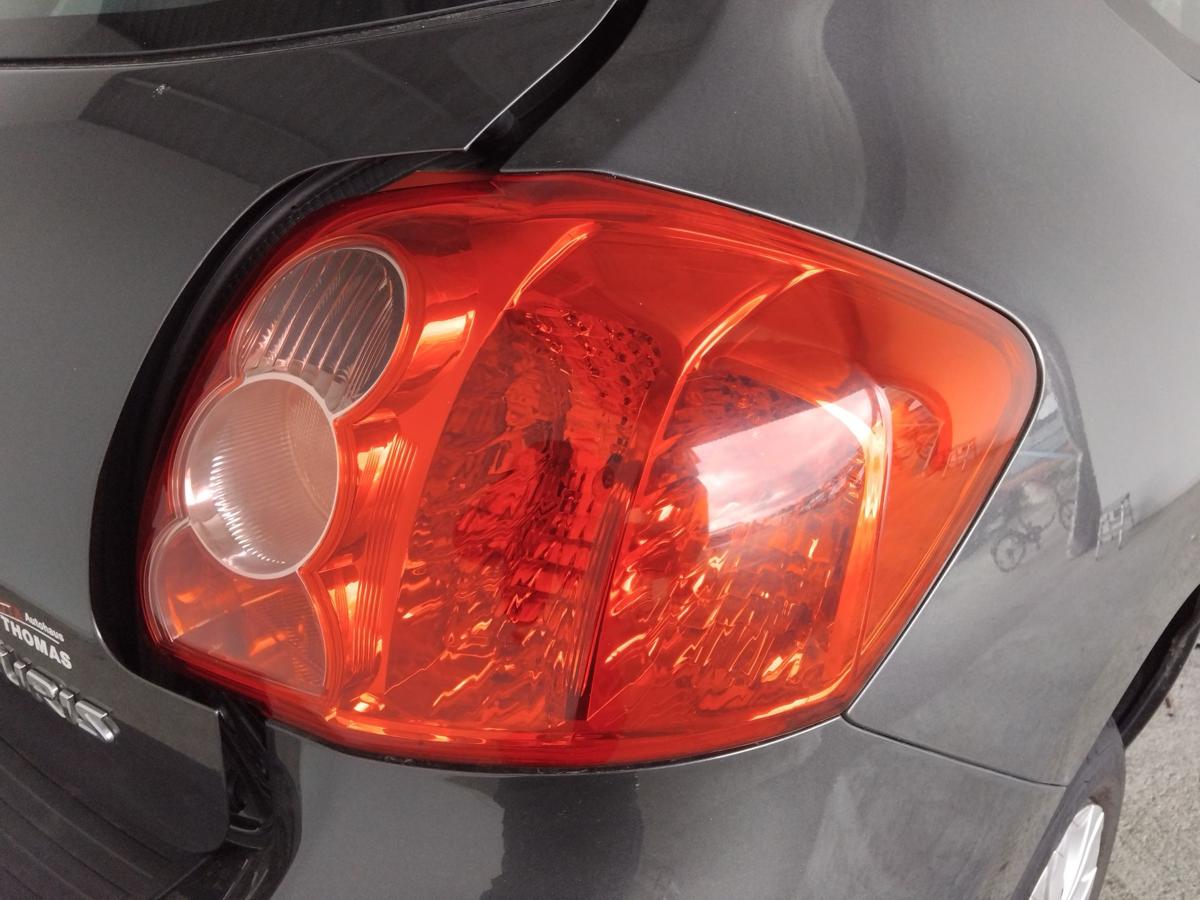 Toyota Auris E15 original Rückleuchte Schlussleuchte rechts BJ2007