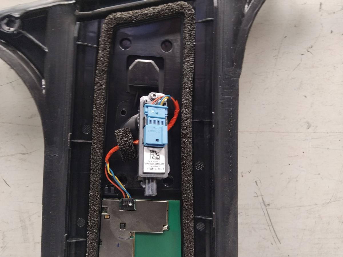 Tesla Model Y original Blende B-S&auml;ule rechts mit Kamera BJ2023