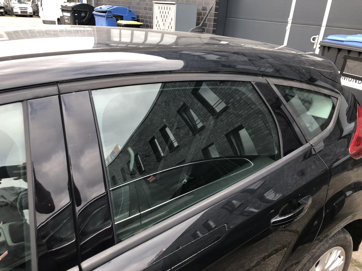 Ford Focus DYB Tür hinten links Fondtür Panther Schwarz 5 türer Bilder beachten