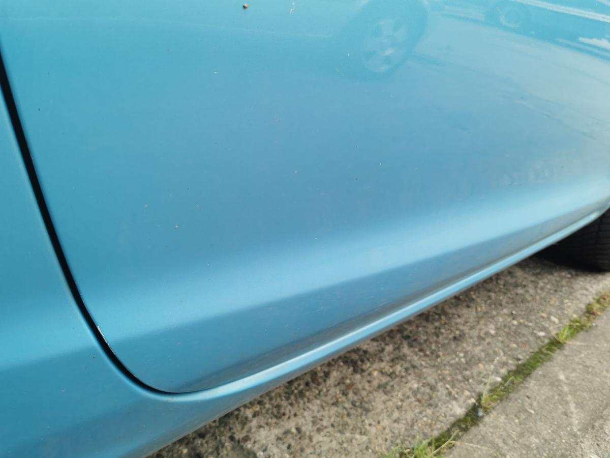 Ford KA RU8 Beifahrertür Tür Autotür Rohbautür vorn rechts Scuba Blau KRATZER
