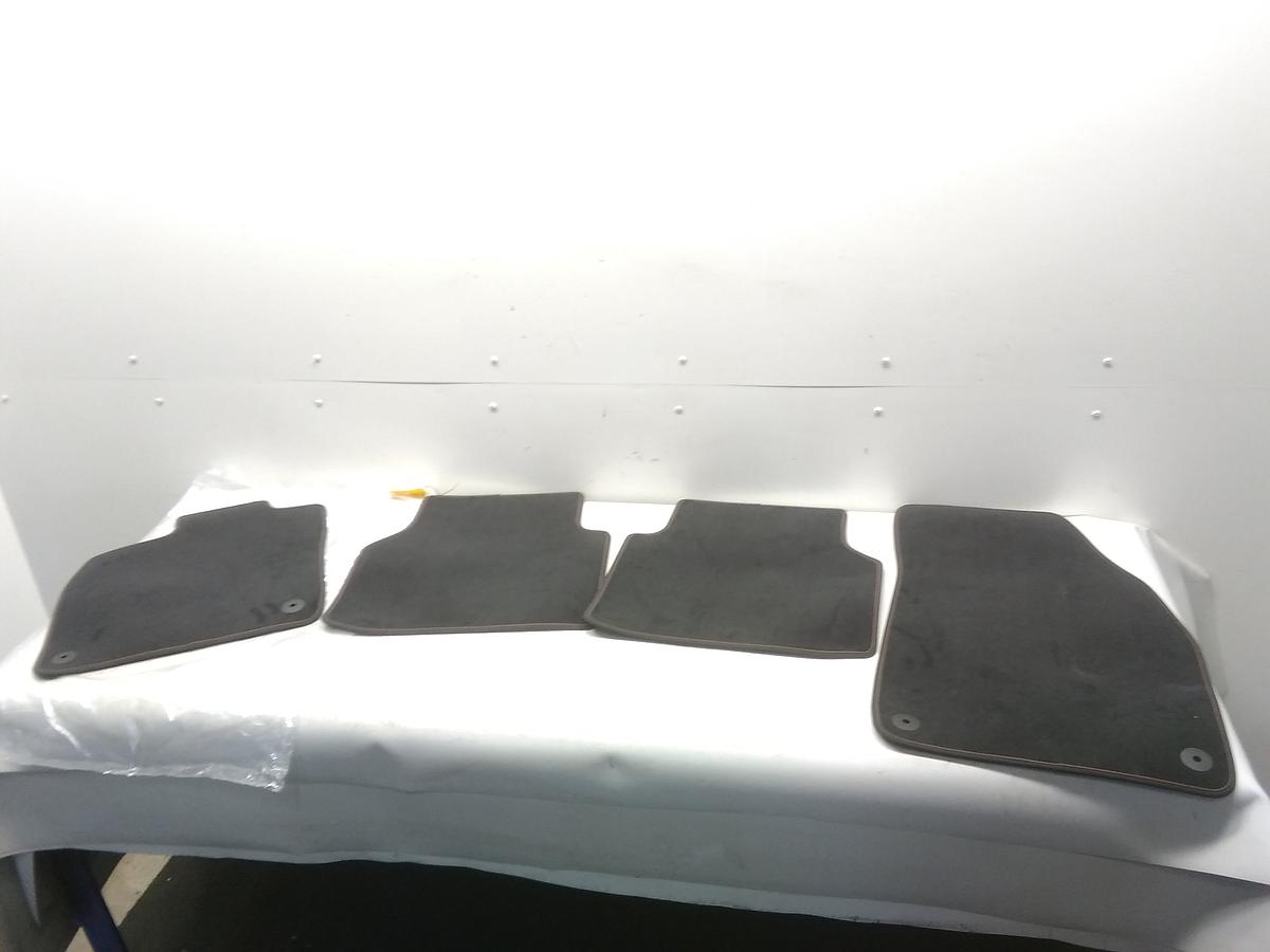Skoda Enyaq iV 80X original Satz Fussmatten neuwertig