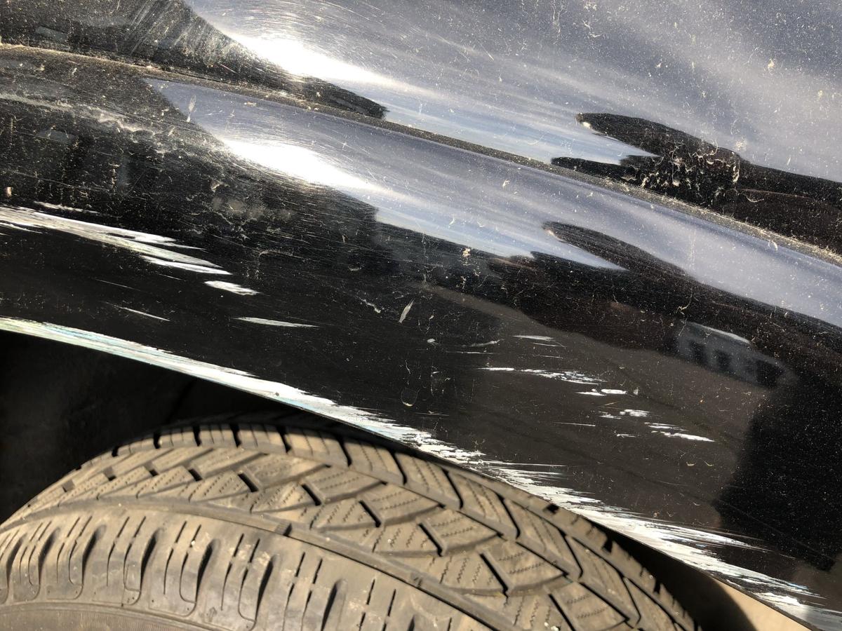 Mazda Tribute EP ab04 Kotflügel vorn rechts Beifahrer Radlauf starke Kratzer