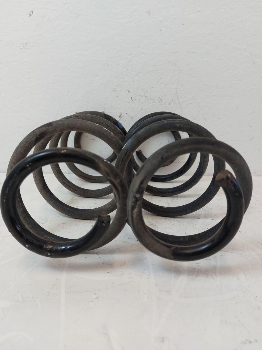 Toyota Yaris XP13 Satz HInterachsfedern Schraubenfeder Achse hinten links rechts