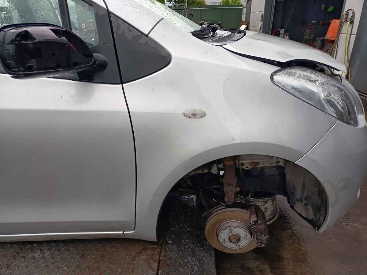 Toyota Yaris XP9 original Kotflügel rechts Seitenteil 1E7 Silver pearl Bj 2006