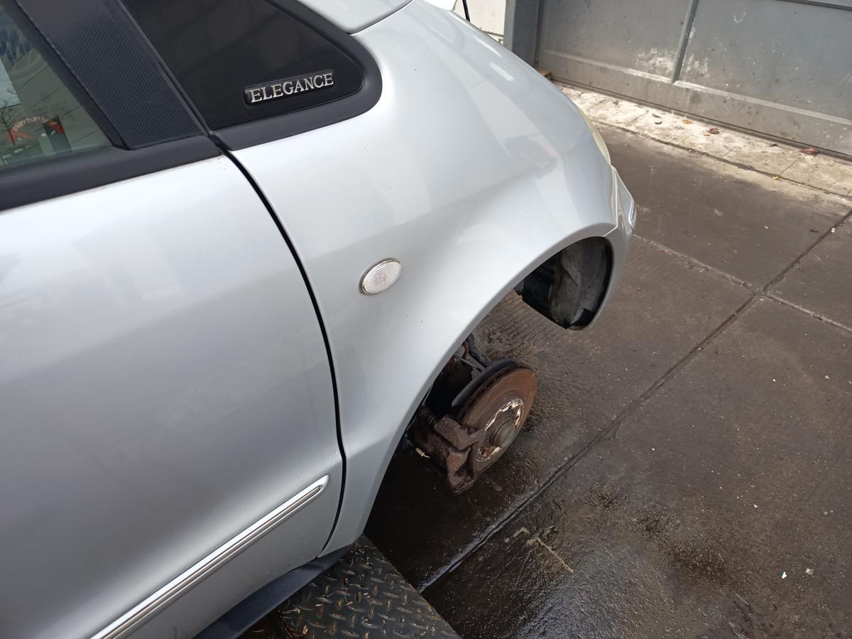 Mercedes W168 Mopf original Kotfl&uuml;gel rechts Seitenteil 761 Polarsilber Bj 2001