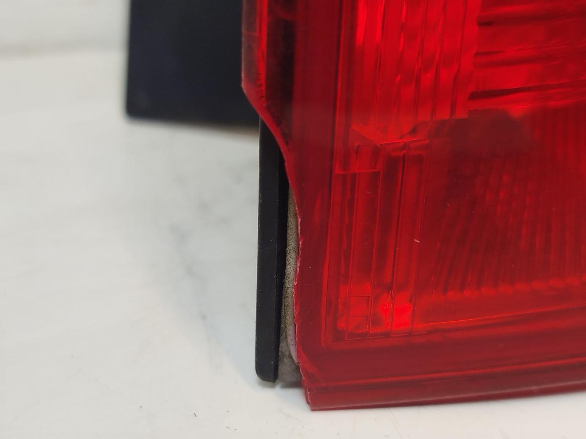 Ford Focus DYB CEW Turnier R&uuml;ckleuchte rechts au&szlig;en Ecke Facelift OHNE LED