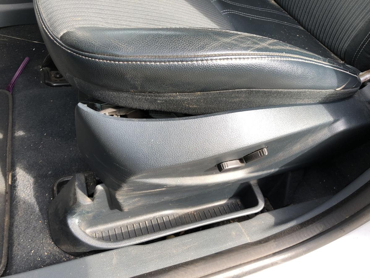 Ford C-Max CB7 Sitz vorn links Teilleder mit Stoff elektrische Verstellung