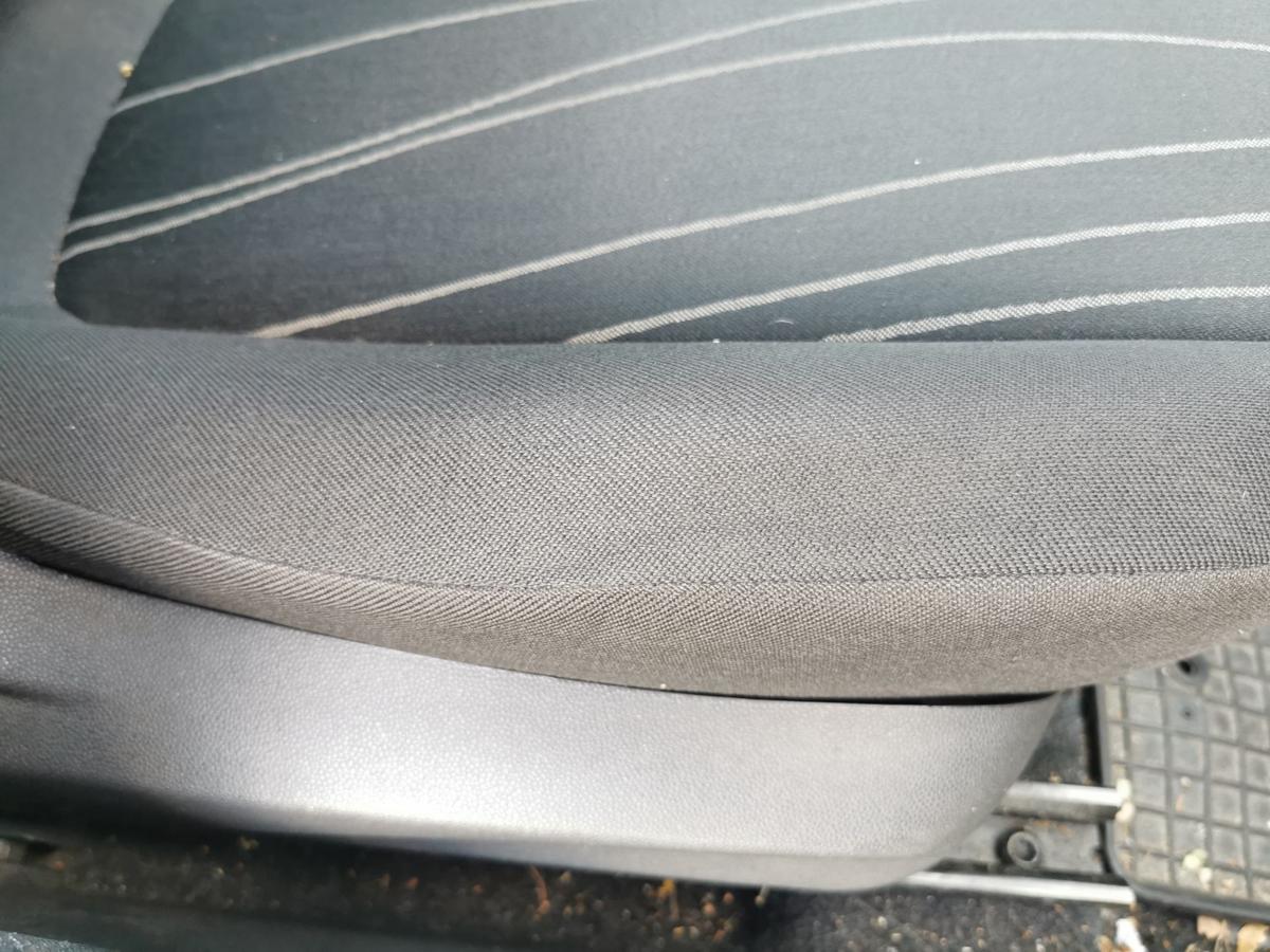 Opel Corsa D Beifahrersitz Sitz Autositz vorn rechts 5 Türer Stoff Opel Corsa D Beifahrersitz Sitz Autositz vorn rechts 5 Türer Stoff