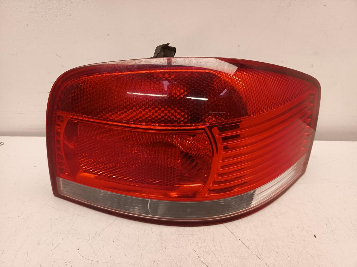 Audi A3 8P original R&uuml;ckleuchte rechts 3 T&uuml;rer Baujahr 2004