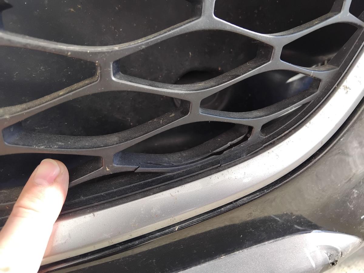 Mazda CX-7 ER Facelift original Stossf&auml;nger Sto&szlig;stange vorn SRA BJ2010 M&auml;ngel