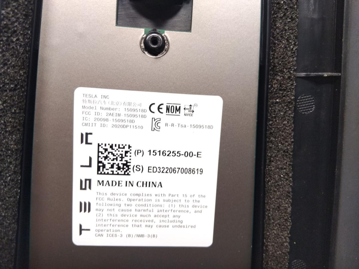Tesla Model Y original Blende B-S&auml;ule links mit Kamera BJ2023