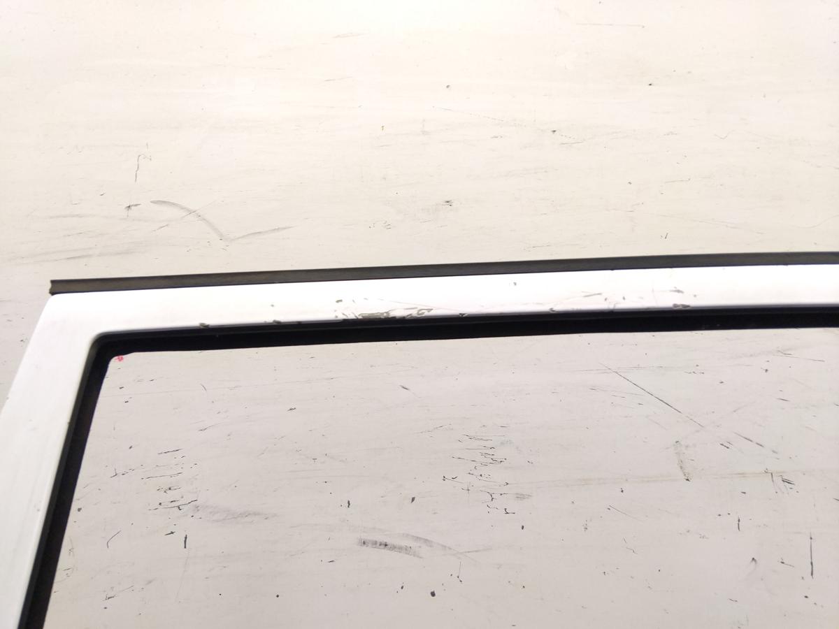 Mercedes W124 T&uuml;r hinten links 147 Arktikwei&szlig; Limo BJ1988