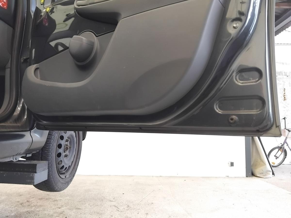 Peugeot 107 T&uuml;r vorn rechts Beifahrert&uuml;r KTA dark grey mica 5-t&uuml;rig BJ2009