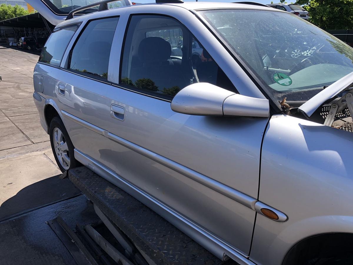 Opel Vectra B Caravan original Tür vorn rechts Beifahrer L147 Starsilber Bj 2001