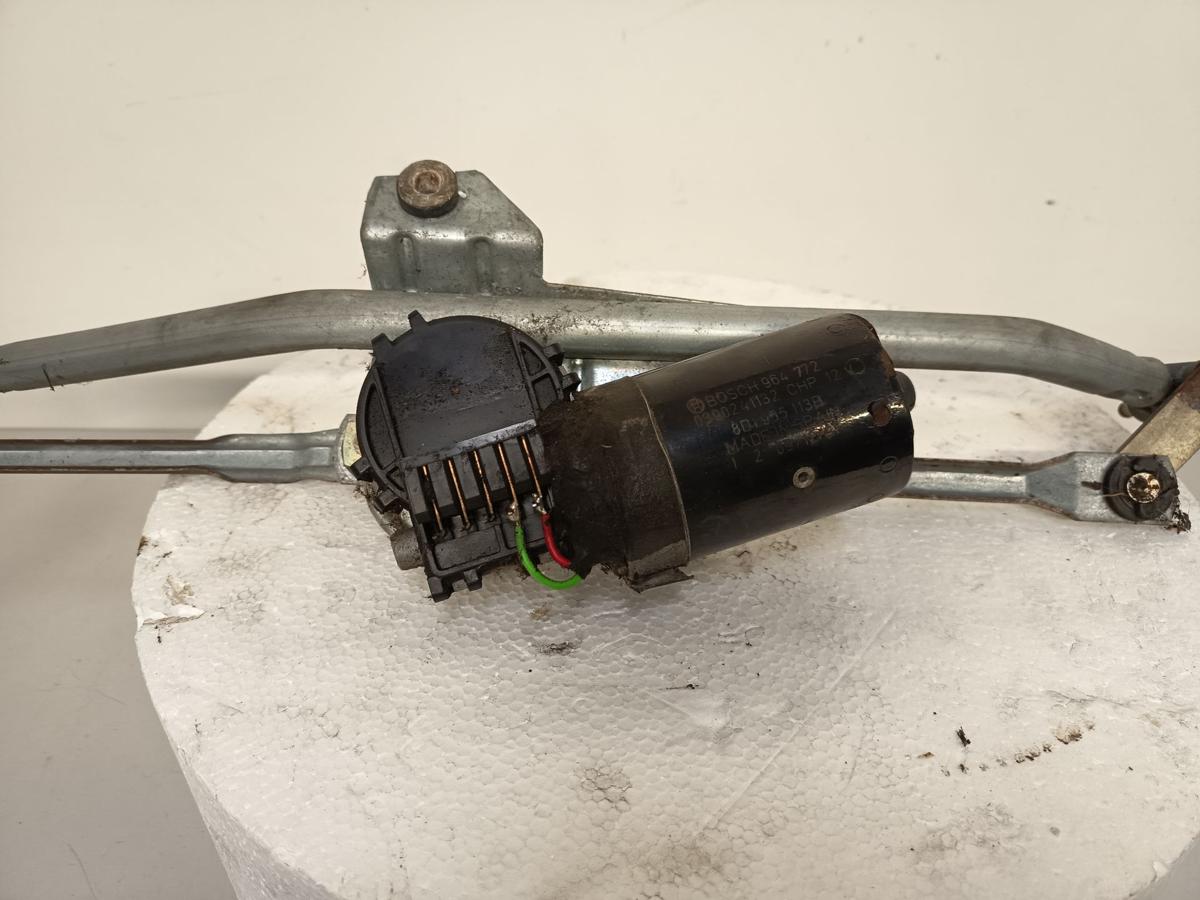 Audi A4 B5 Avant orig Wischermotor 0390241132 mit Gestänge Bj 1998