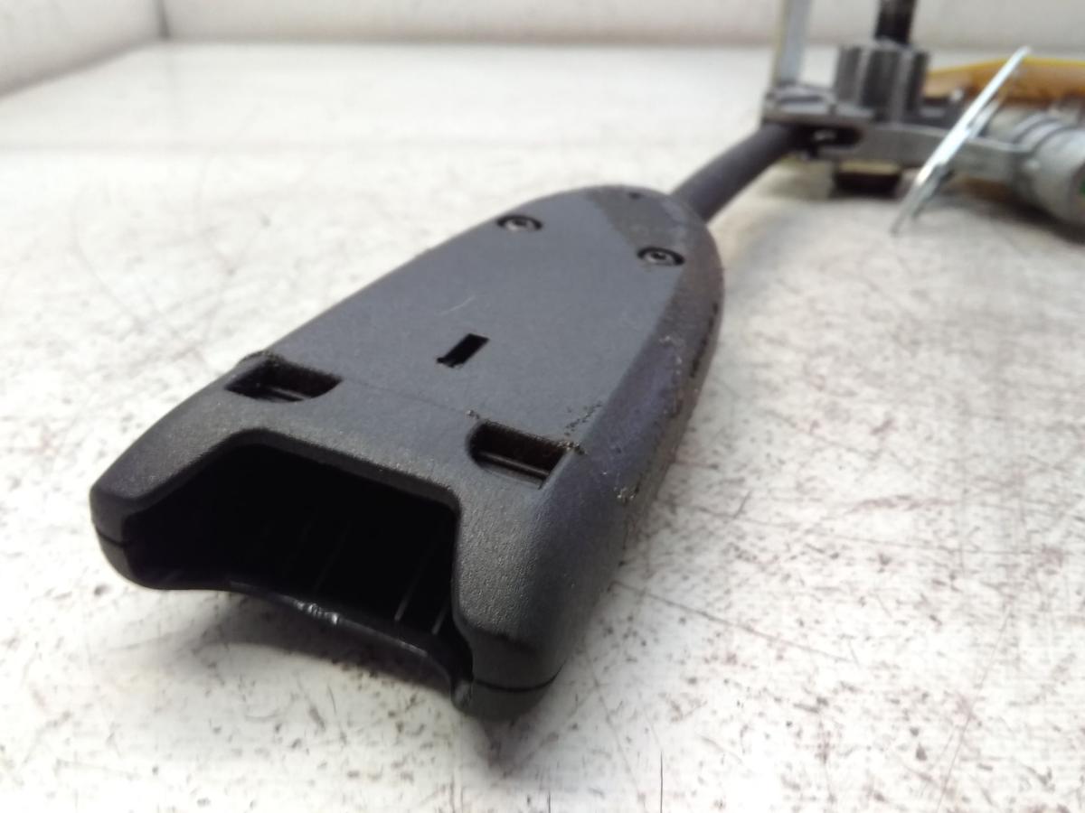 Opel Corsa D original Gurtstraffer vorn rechts Au&szlig;enseite Sitz BJ2006