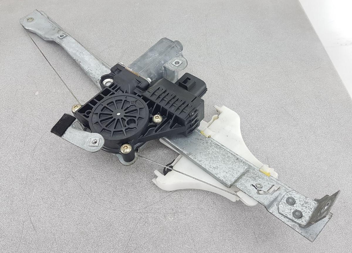 Ford Mondeo Fensterheber hinten rechts 0130821772 Bj2005 Komi