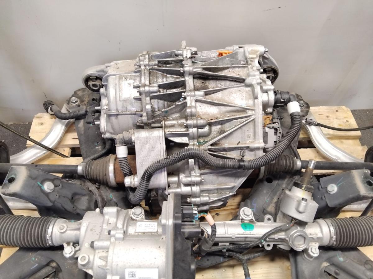 Tesla Model Y Performance komplette Vorderachse mit Elektromotor FDU Bj.2022