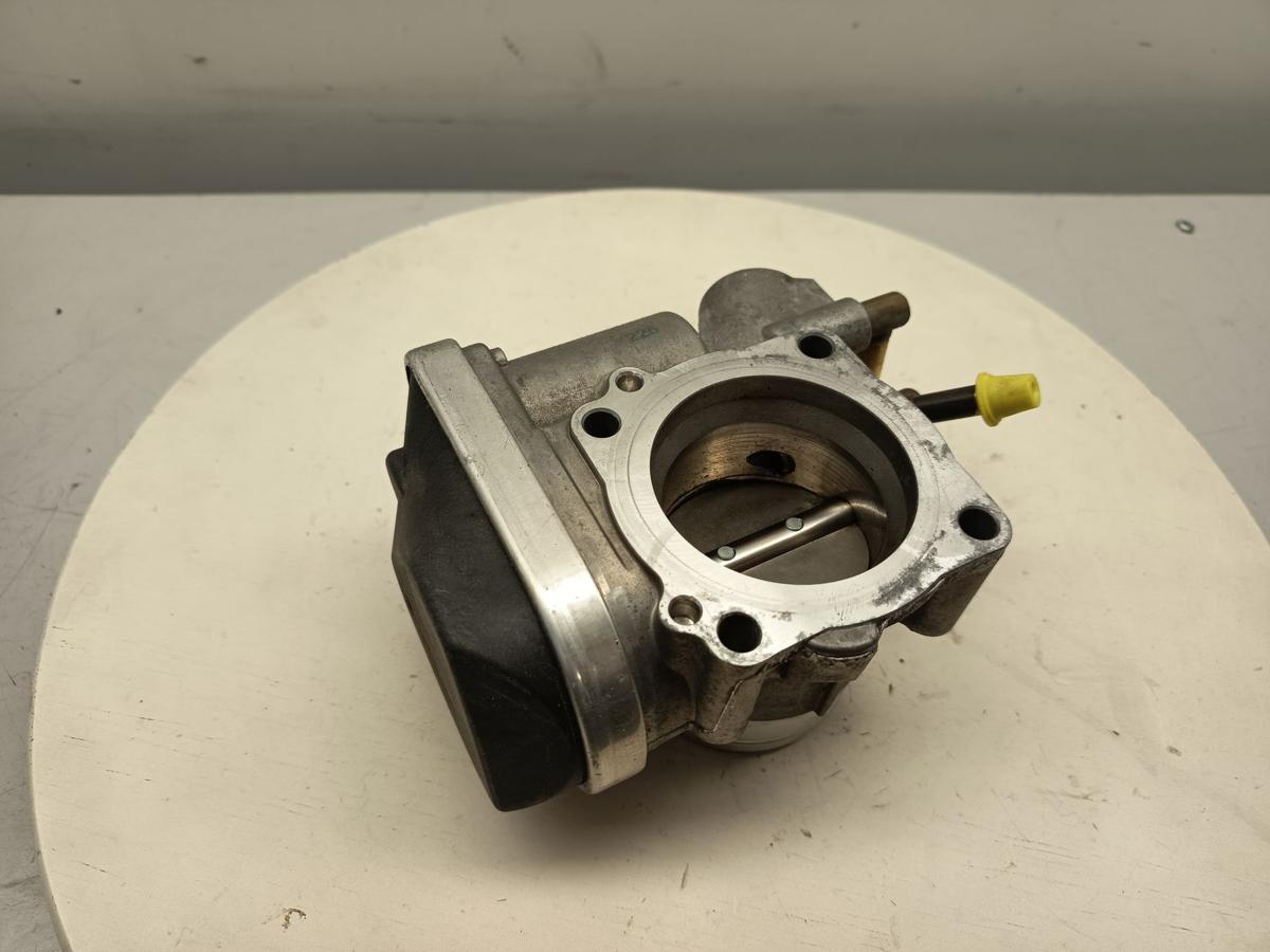 VW Golf V original Drosselklappe 1.6l 75kW Benzin 06A133062AT Baujahr 2007