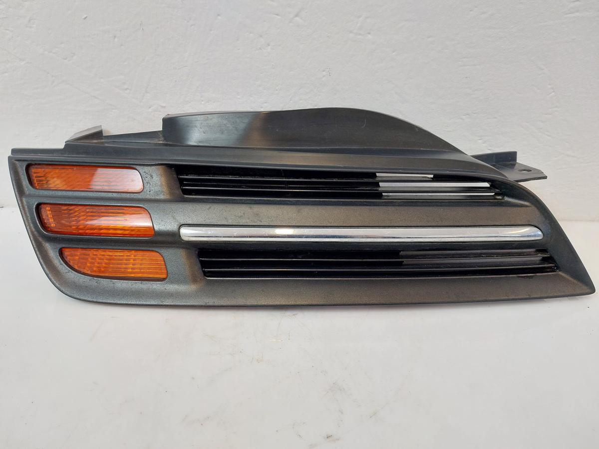 Nissan Micra K12 Kühlergrill Frontgrill Grill vorn rechts mit Blinkleuchte bis05