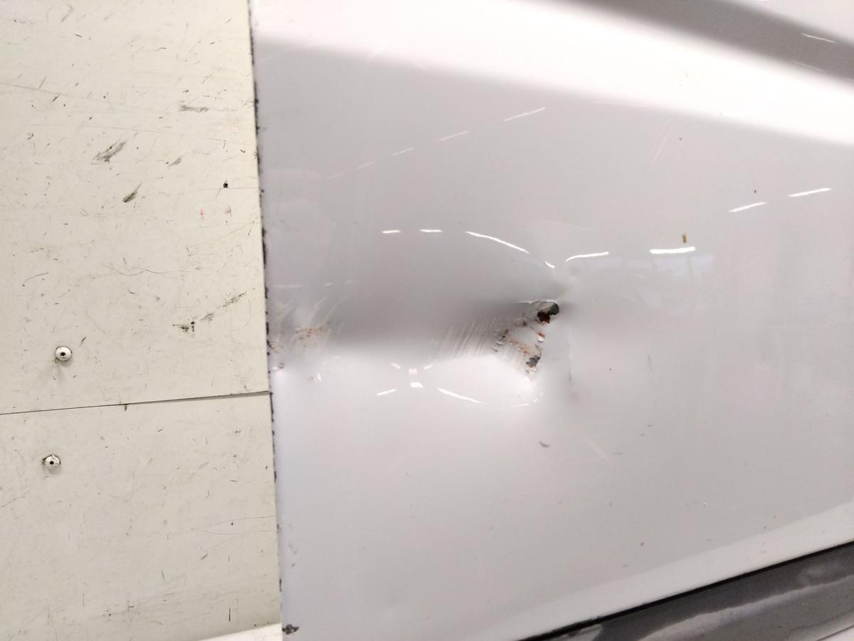 Mercedes Benz Vito 639 T&uuml;r vorn rechts Beifahrert&uuml;r besch&auml;digt Bj.2004 arktikwei&szlig; 9147