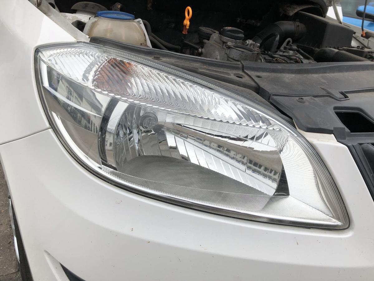 Skoda Fabia 2 5J ab2010 Scheinwerfer rechts Frontscheinwerfer Halogen H4 Hella