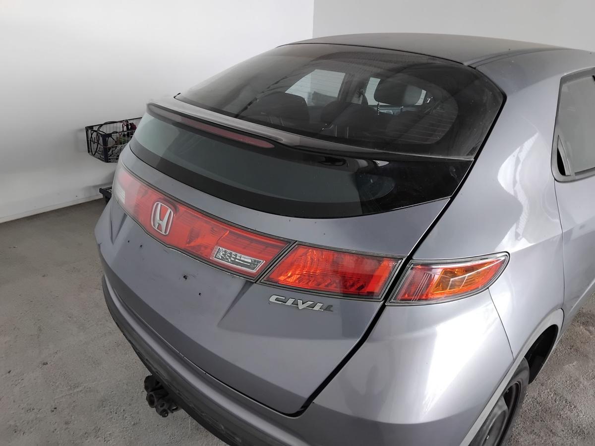 Honda Civic VIII FK Heckklappe B538M New Bluish Silver mit Scheibe BJ2008