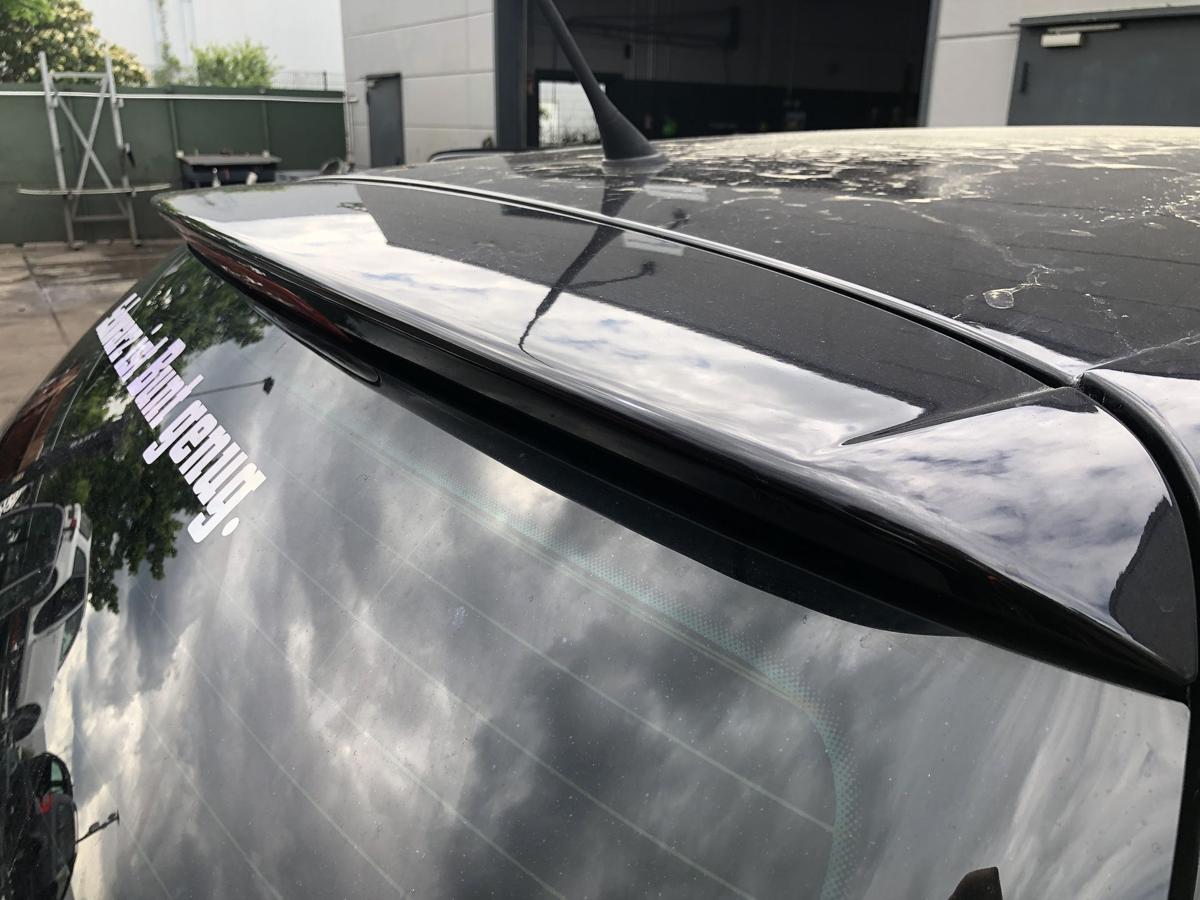 VW Golf V Limo original Heckklappe mit Scheibe C9Z Black magic Bj 2008