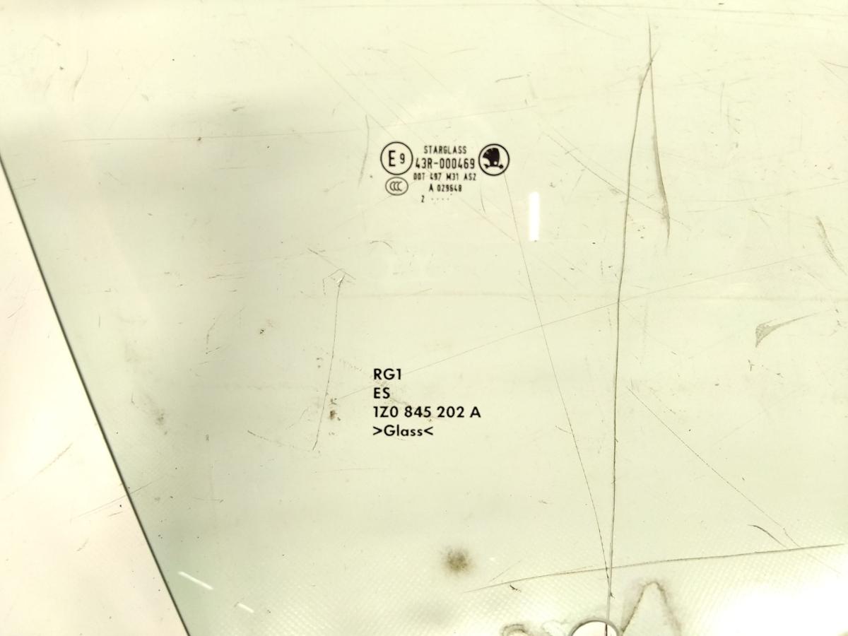 Skoda Octavia 2 1Z Türscheibe vorn rechts grüncolor Bj.2012