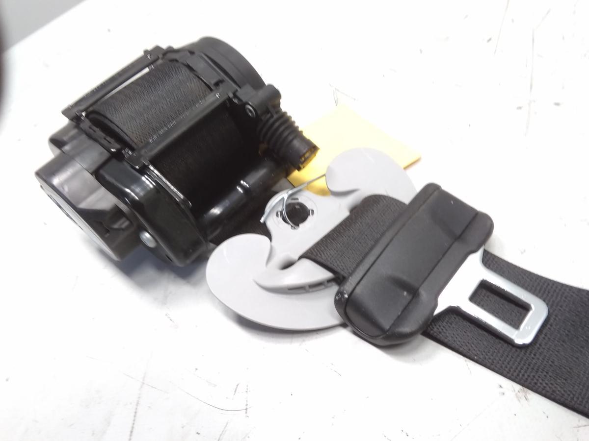 Tesla Model Y original Sicherheitsgurt vorn rechts unfallfrei 1493803-E1-C
