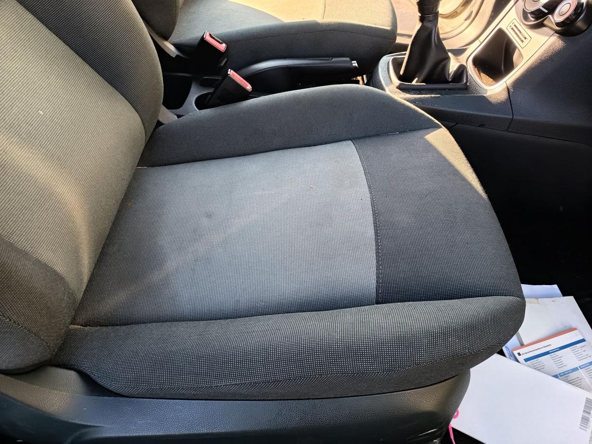 Ford Fiesta VII original Sitz rechts Beifahrer Stoff grau/schwarz Bj 2011