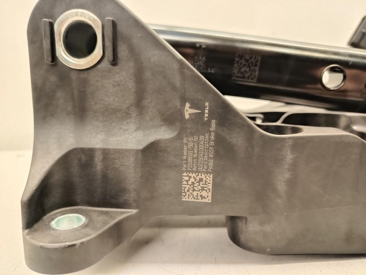 Tesla Model Y original Brems- Gaspedal P218869150B vorn Baujahr 2025
