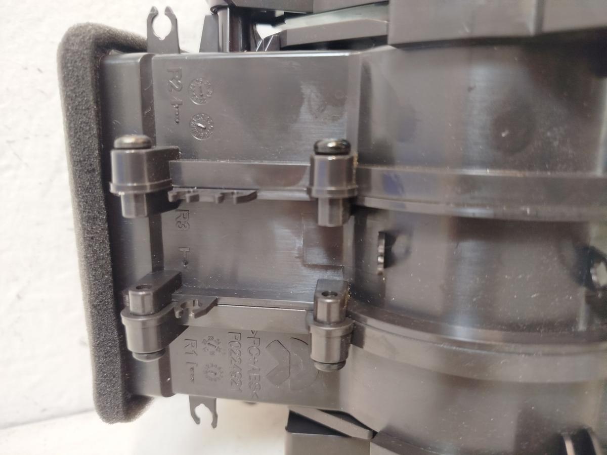 NIO ET7 Elektro Lufd&uuml;sen Luftdusche L&uuml;ftung Bel&uuml;ftung hinten mittig