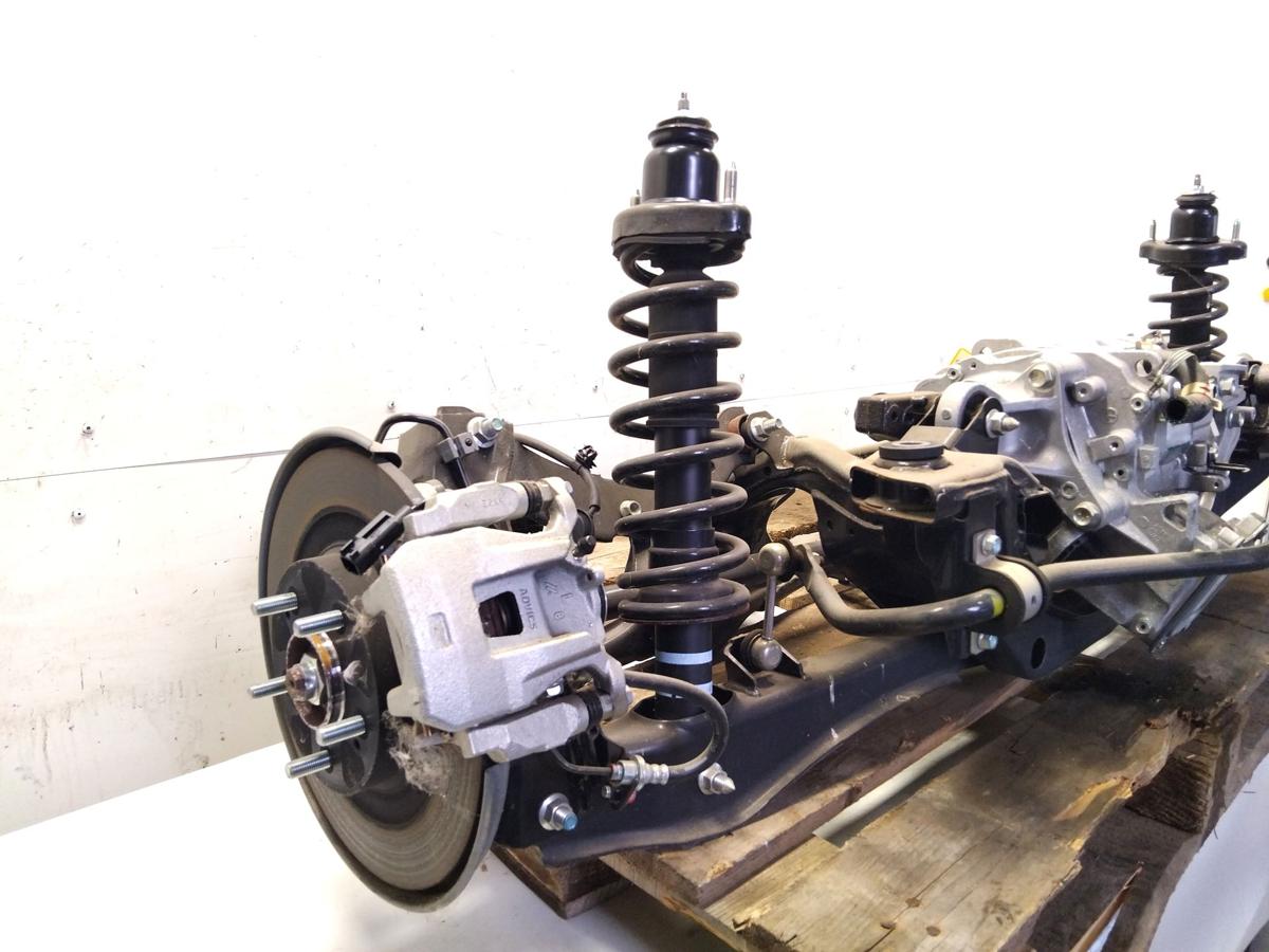 Mitsubishi Eclipse Cross original Elektromotor Hinterachse Achsschenkel Federbein