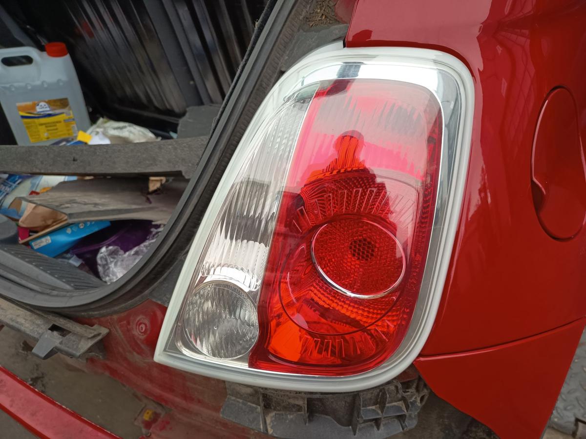 Fiat 500 original R&uuml;ckleuchte rechts Heck Schluss Licht Bj 2012