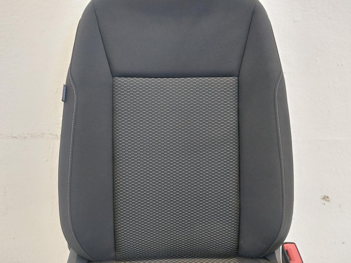 VW Golf Sportsvan AUV ab17 Sitz vorn rechts Beifahrersitz Stoff mit Heizung