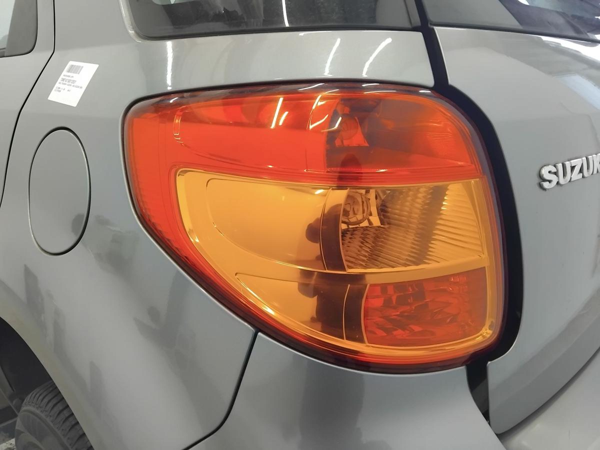 Suzuki SX4 original R&uuml;ckleuchte Heckleuchte links 5t&uuml;rig Steilheck BJ2006
