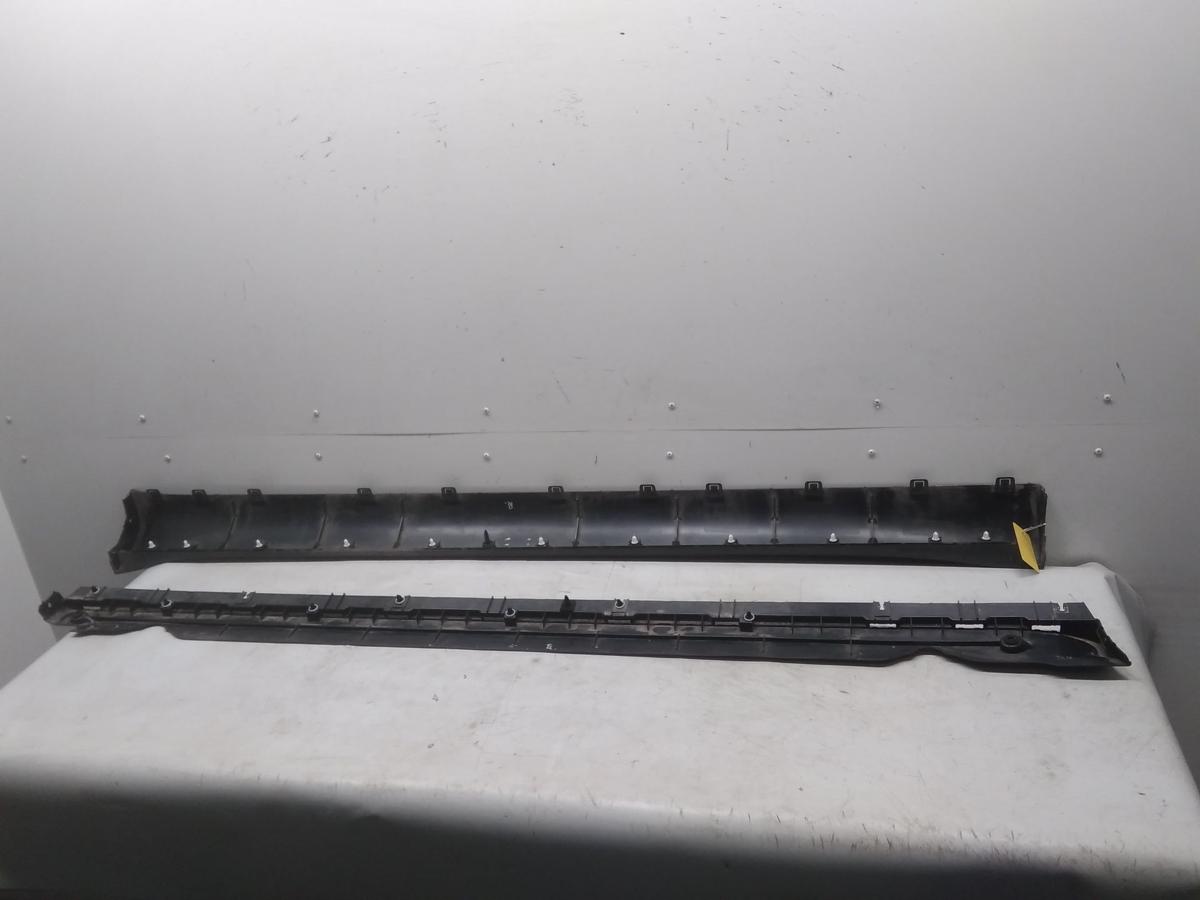 Tesla Model Y original Schwellerverkleidung rechts 2-teilig BJ2022 Dual Motor