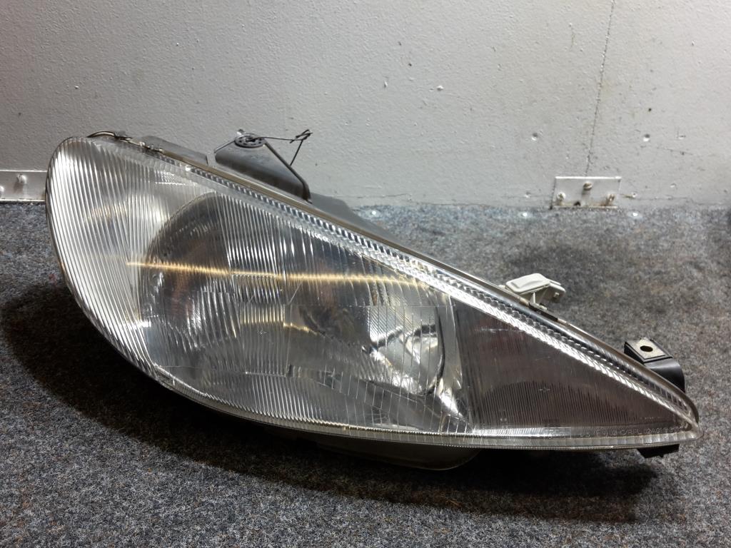 Peugeot 206 BJ 1999 Scheinwerfer vorn rechts Lampe Valeo BJ 98-03