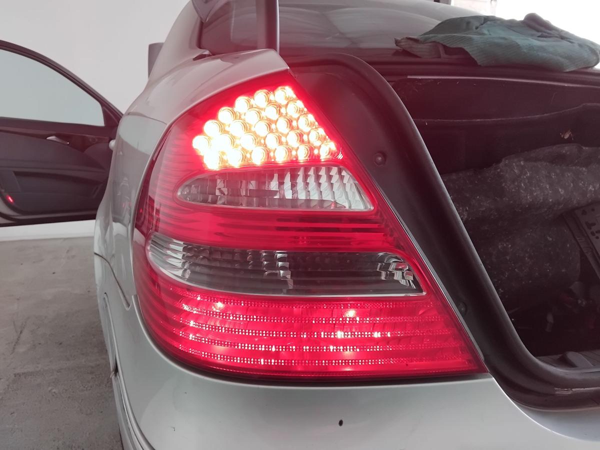 Mercedes E-Klasse W211 orig R&uuml;ckleuchte Heckleuchte links LED BJ2004 Limousine