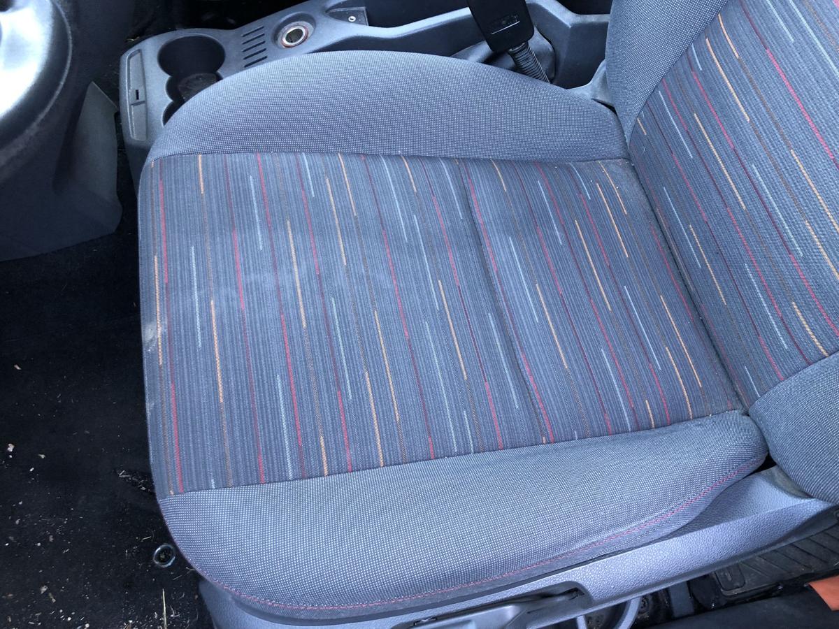 Ford C Max DM2 ab 07 Sitz vorn links Fahrersitz Stoff mit Muster Autositz