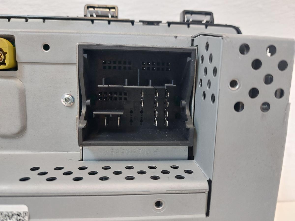 VW Golf 8 VIII CD Variant Radio Display Multimedia Touchscreen OEM