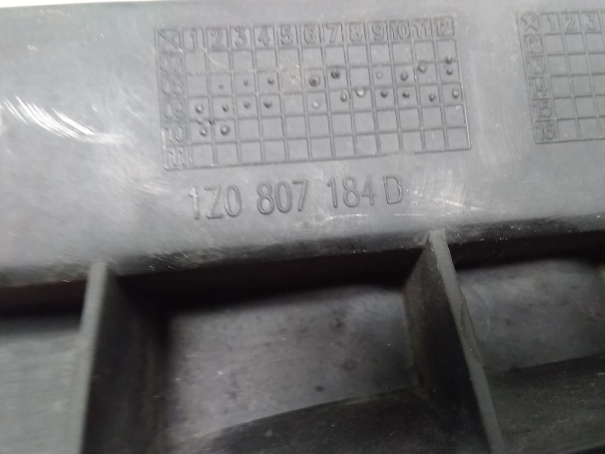 Skoda Octavia 2 1Z Facelift original Satz Führungen Stoßfänger vorn Bj.2010