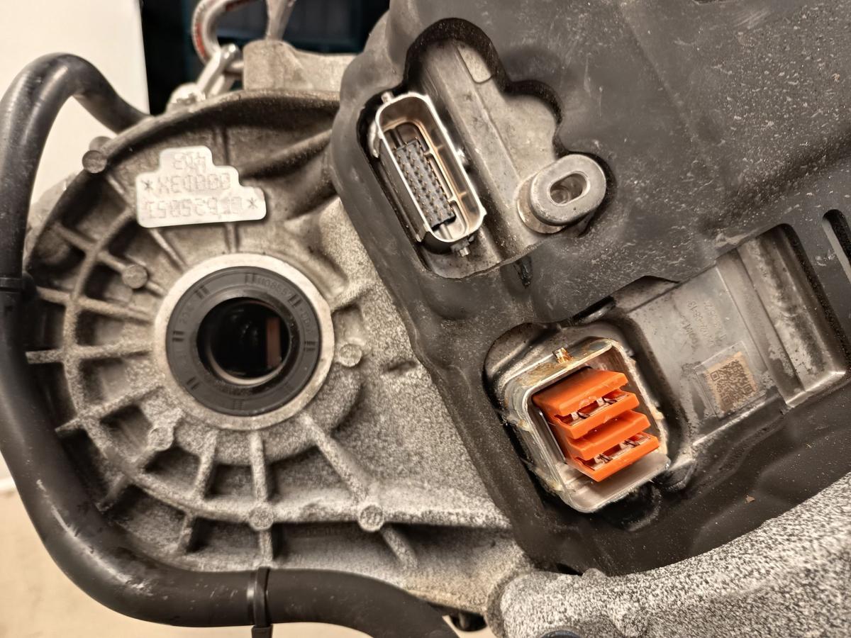 Tesla Model Y original Elektromotor/ Getriebe GFB25051 4D3 Baujahr 2025