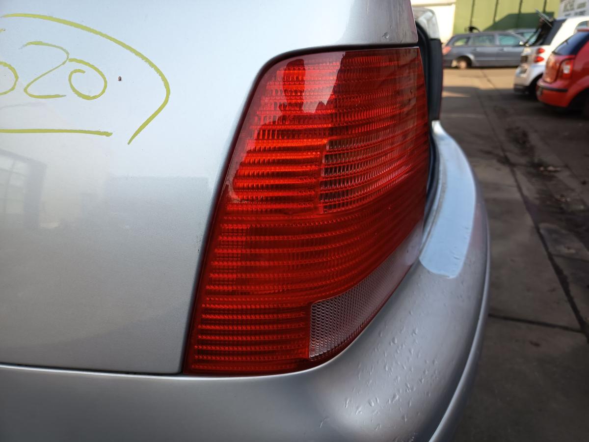 VW Bora 1J Limo original R&uuml;ckleuchte links Heck Schluss Licht Bj 2001