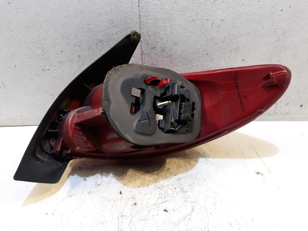 Peugeot 206 BJ 2008 Rückleuchte links Heckleuchte Schlussleuchte rot